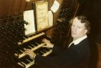 Aan de klavieren van het orgel in de Pieterskerk te Leiden